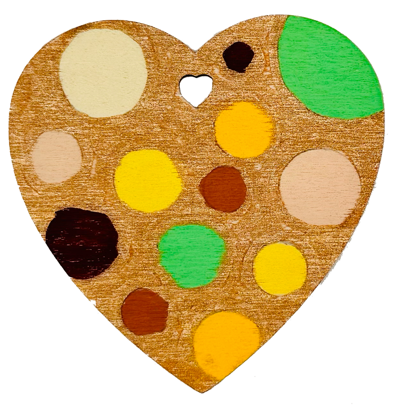 Wooden heart painted in beige, green and brown with POSCA PC-3M markers